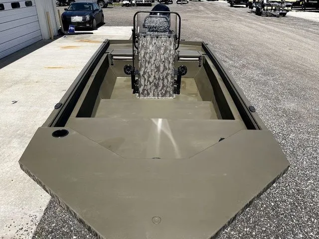 Slide: The Image of 2026 Thor LH1900CC boat with Baystar steering, front view. - 17