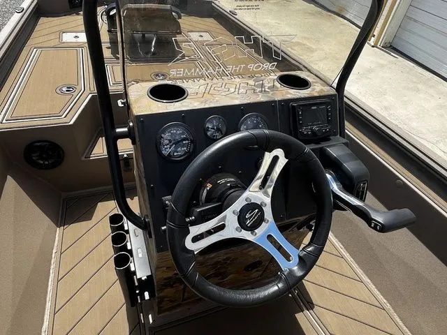 Slide: The Image of 2026 Thor LH1900CC boat console with Baystar steering. - 6