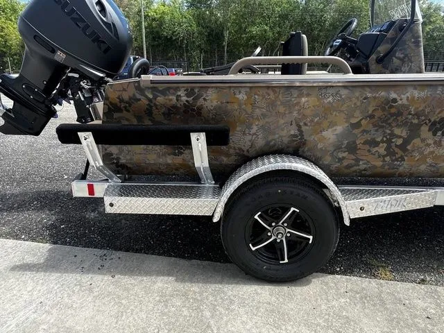 Slide: The Image of 2026 Thor LH1900CC boat with Suzuki motor and Baystar steering. - 8