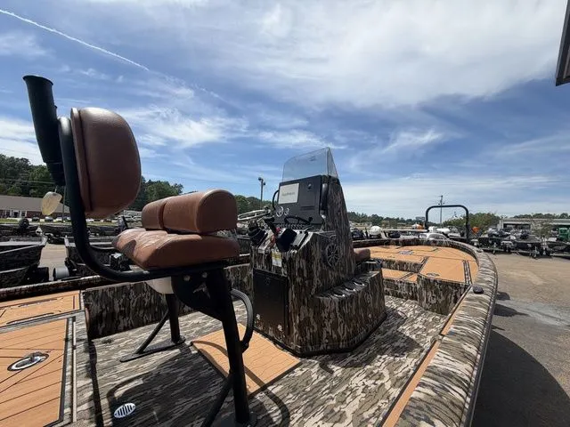 Slide: The Image of Avid 21 MAG ST 2026 boat with camouflage design and helm console. - 12