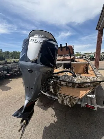 Slide: The Image of Avid 21 MAG ST 2026 boat with outboard motor on trailer. - 27