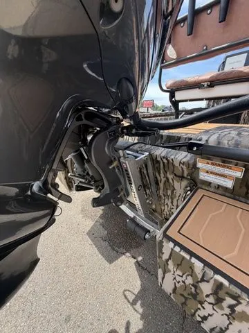 Slide: The Image of Avid 21 MAG ST 2026 boat motor and rear view. - 28