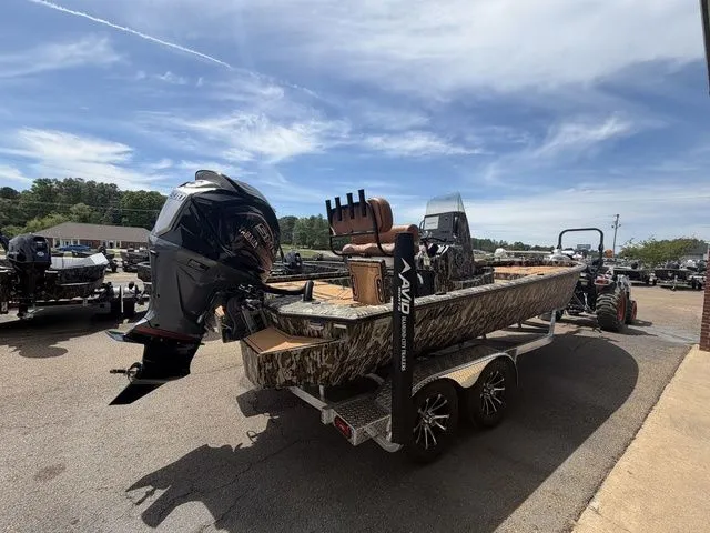 Slide: The Image of Avid 21 MAG ST boat 2026 on trailer outdoors. - 9