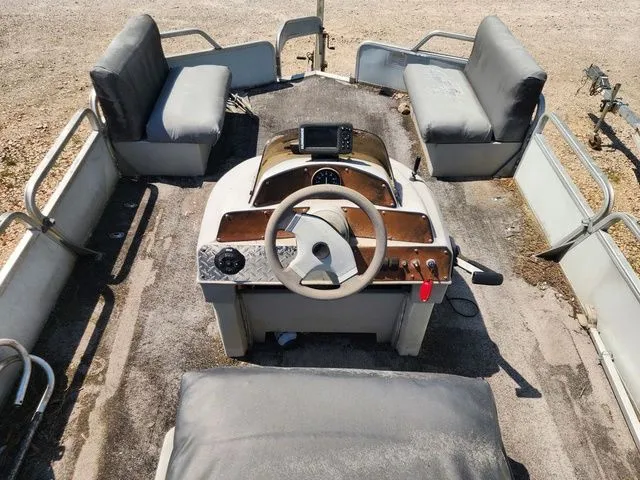 Slide: The Image of Interior view of a 1998 Sun Tracker BASS BUGGY 18 pontoon boat. - 7
