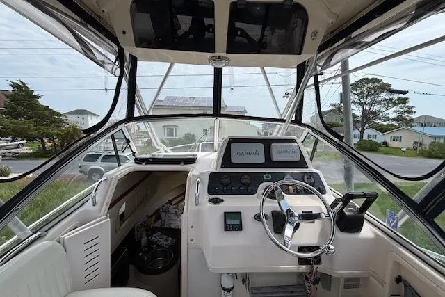 Slide: The Image of 2005 Grady White 282 Sailfish boat cockpit with Garmin navigation system. - 4