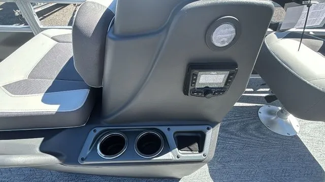 Slide: The Image of Sun Tracker Bass Buggy 16 XL Select 2026 - 11