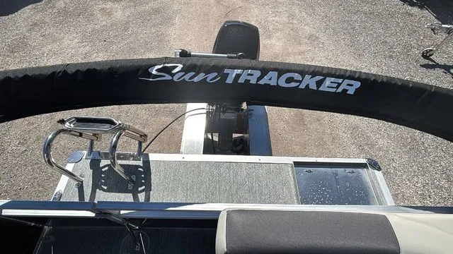 Slide: The Image of Sun Tracker Bass Buggy 16 XL Select 2026 - 13