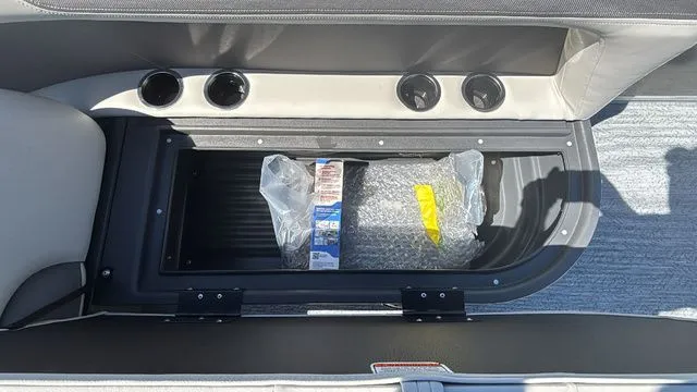 Slide: The Image of Sun Tracker Bass Buggy 16 XL Select 2026 - 15