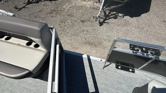 Slide: The Image of Sun Tracker Bass Buggy 16 XL Select 2026 - 18