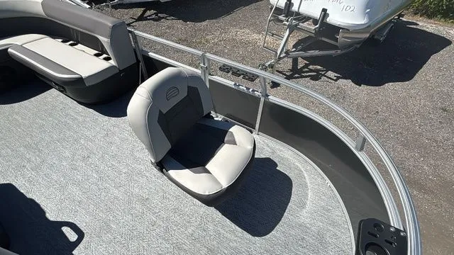 Slide: The Image of Sun Tracker Bass Buggy 16 XL Select 2026 - 9