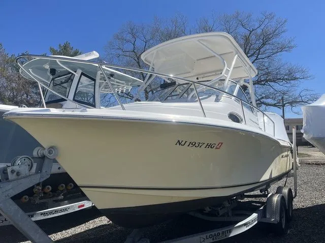 The Image of 2014 Sea Hunt Victory 225 boat on trailer, side view. - 1