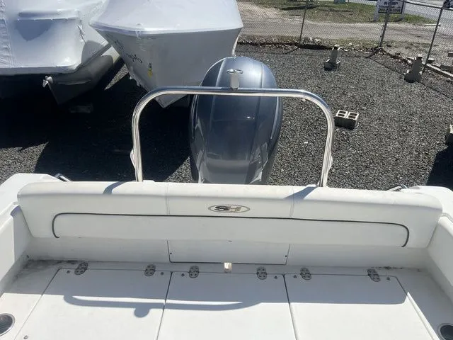 Slide: The Image of Rear view of a 2014 Sea Hunt Victory 225 boat with outboard motor. - 4