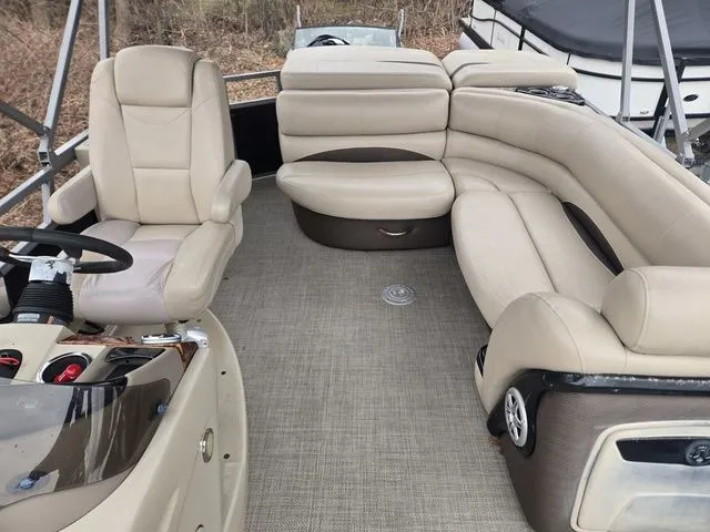 Slide: The Image of Regency 220 DL3 200 L Verado® Pro FourStroke (L4) 2016 - 10