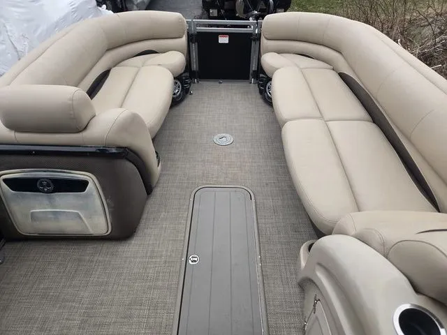 Slide: The Image of Regency 220 DL3 200 L Verado® Pro FourStroke (L4) 2016 - 11