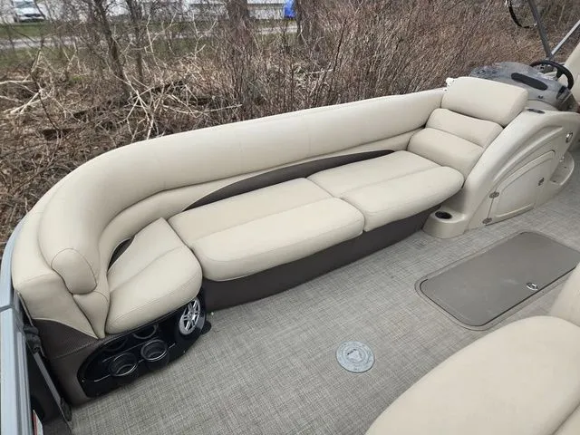 Slide: The Image of Regency 220 DL3 200 L Verado® Pro FourStroke (L4) 2016 - 13