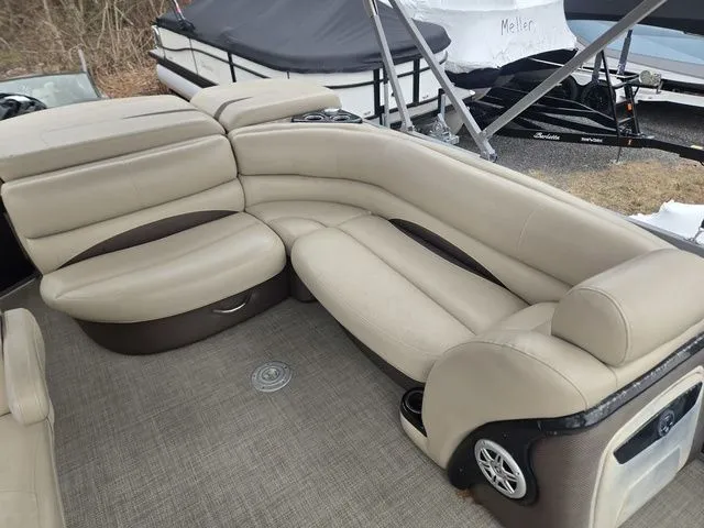 Slide: The Image of Regency 220 DL3 200 L Verado® Pro FourStroke (L4) 2016 - 14