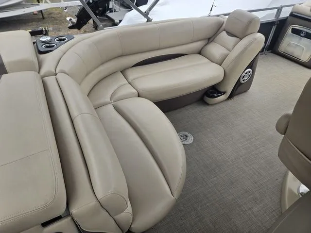 Slide: The Image of Regency 220 DL3 200 L Verado® Pro FourStroke (L4) 2016 - 15