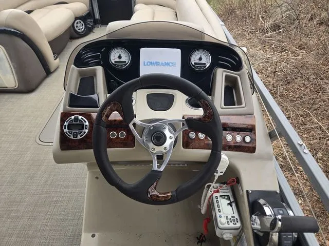 Slide: The Image of Regency 220 DL3 200 L Verado® Pro FourStroke (L4) 2016 - 16