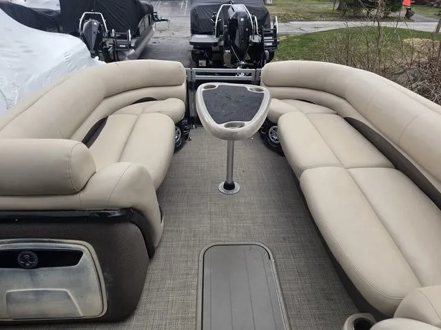 Slide: The Image of Regency 220 DL3 200 L Verado® Pro FourStroke (L4) 2016 - 21