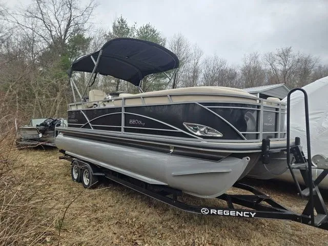 Slide: The Image of Regency 220 DL3 200 L Verado® Pro FourStroke (L4) 2016 - 7