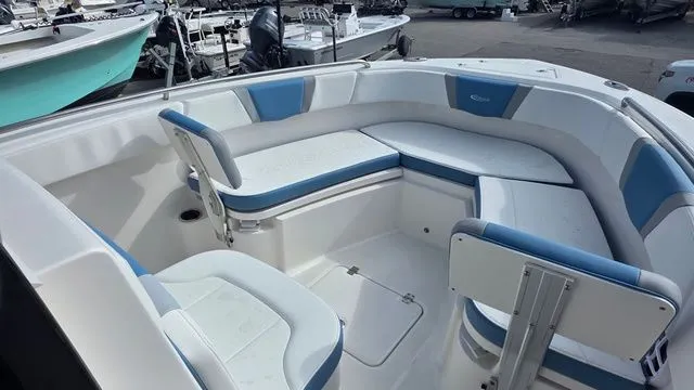 Slide: The Image of Robalo R230 Center Console 2026 - 16