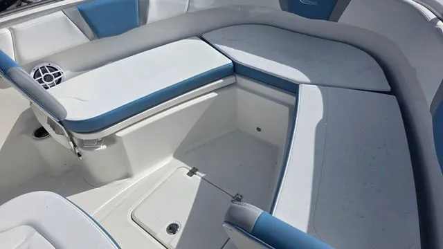 Slide: The Image of Robalo R230 Center Console 2026 - 19