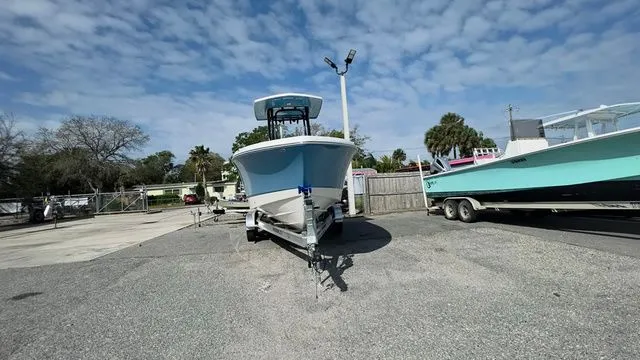 Slide: The Image of Robalo R230 Center Console 2026 - 7