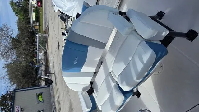 Slide: The Image of Robalo R230 Center Console 2026 - 9