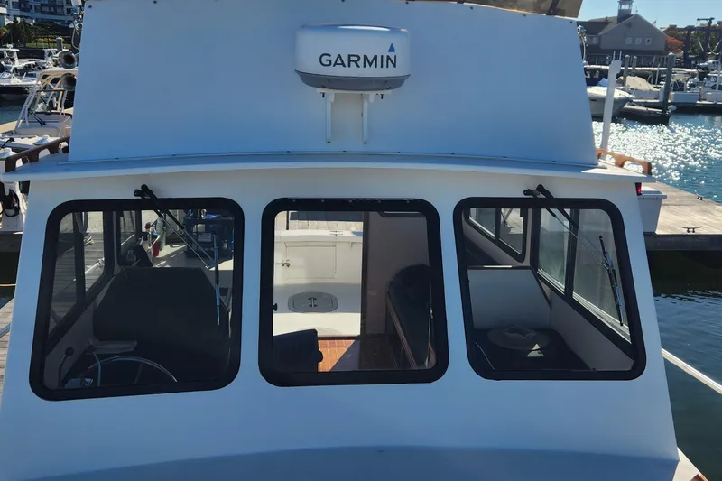 Slide: The Image of 2001 Eastern 31 Casco Bay boat with Garmin radar, docked in a marina. - 4