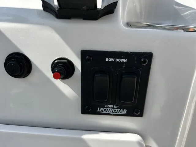 Slide: The Image of Control panel of Starcraft SVX 231 OB boat, 2024 model. - 21