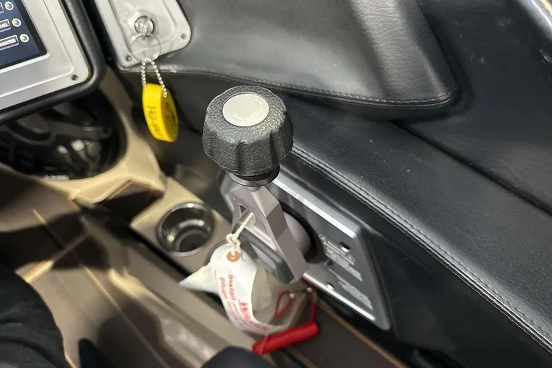 Slide: The Image of 2023 Supra SE 550 boat throttle control with key and safety lanyard. - 16