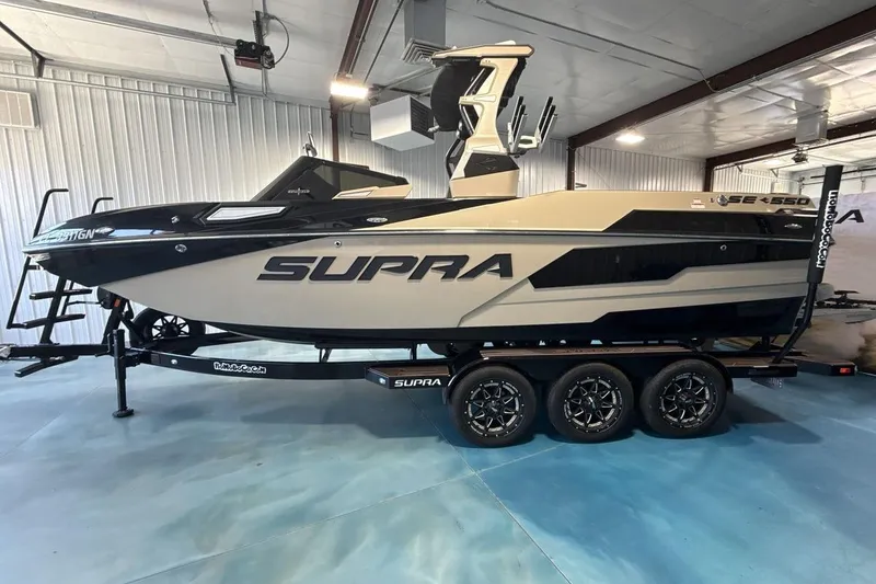 Slide: The Image of 2023 Supra SE 550 boat on trailer in indoor showroom. - 3