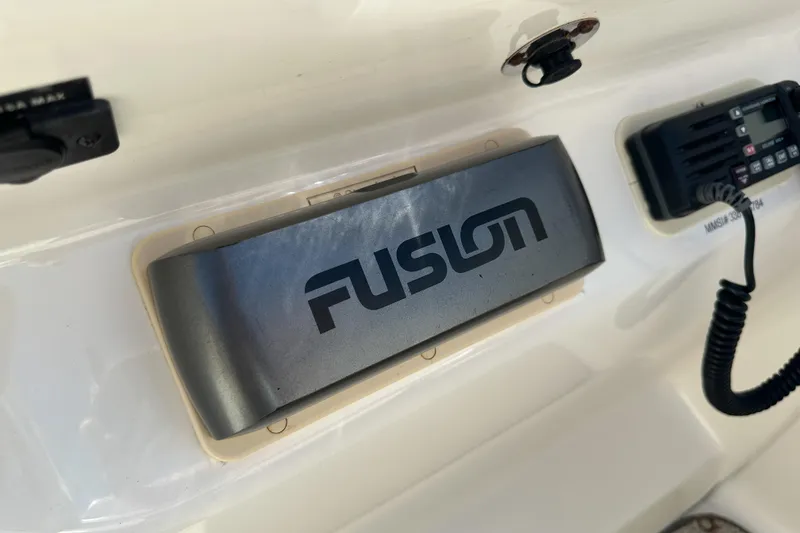 Slide: The Image of Fusion audio system on a 1998 Sea Ray 215 Express Cruiser dashboard. - 28