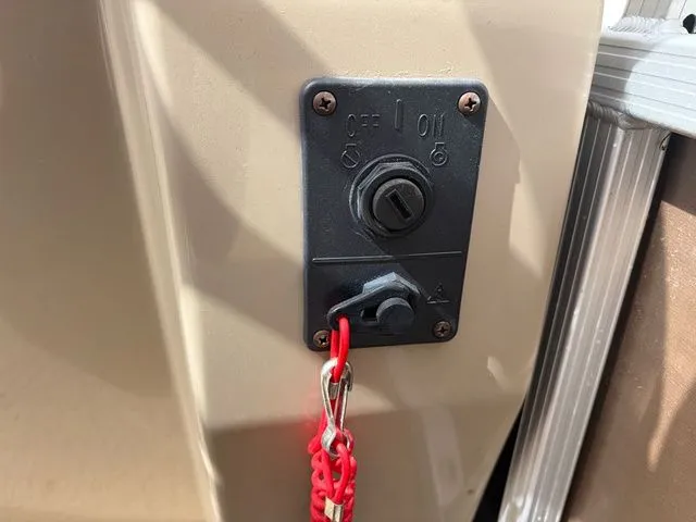 Slide: The Image of Ignition switch of a 2012 Bennington 20 SF boat with safety key. - 21
