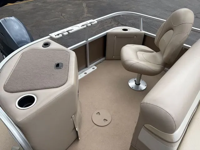 Slide: The Image of Interior of a 2012 Bennington 20 SF pontoon boat with beige seating. - 25