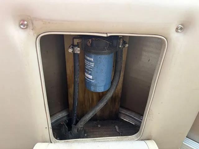 Slide: The Image of Yamaha filter in a 2012 Bennington 20 SF boat. - 31