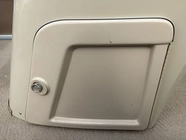 Slide: The Image of Close-up of a Bennington 20 SF 2012 boat hatch. - 40