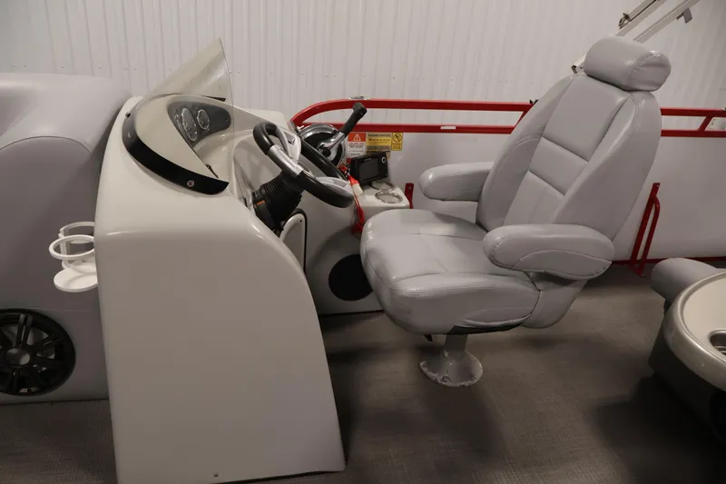 Slide: The Image of 2019 Bentley Pontoons 200 CRUISE helm with steering wheel and captain's chair. - 15