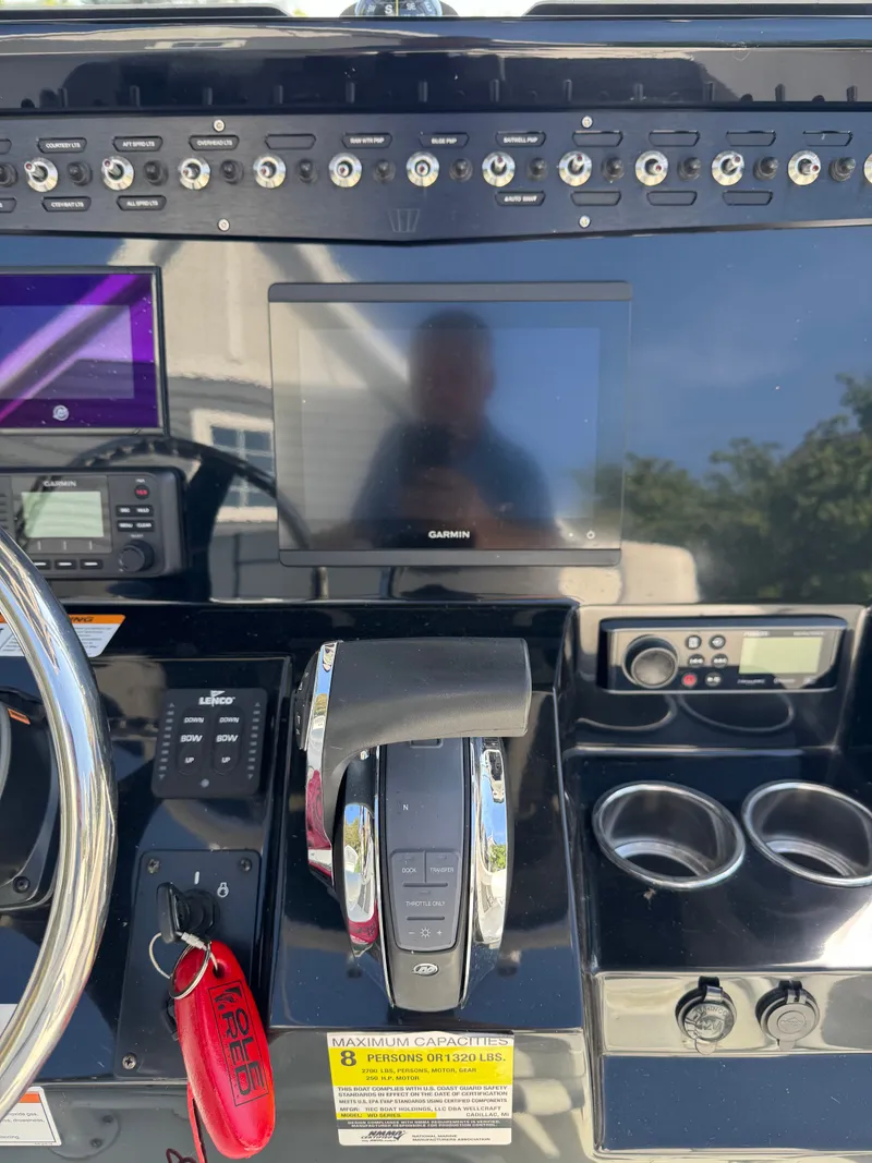Slide: The Image of Wellcraft 222 Fisherman 2021 - 5