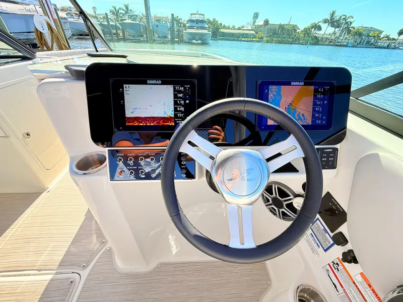 Slide: The Image of Sea Ray SDX 270 Outboard 2027 - 39