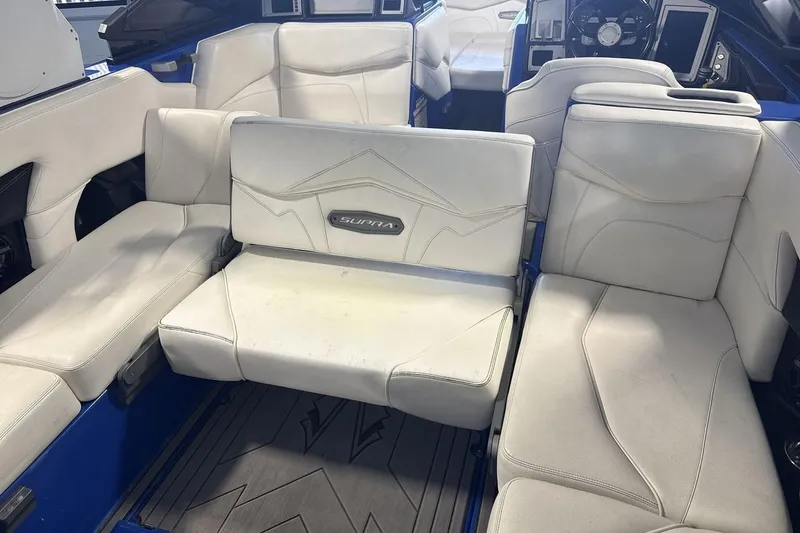 Slide: The Image of 2019 Supra SA 550 boat interior with white leather seating and modern dashboard. - 24