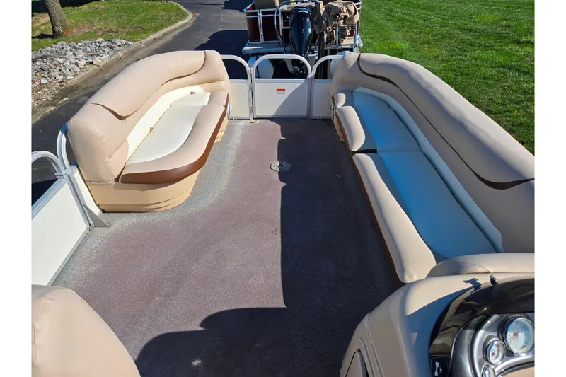 Slide: The Image of 2016 Sun Tracker Party Barge 24 DLX interior with spacious seating and modern design. - 22