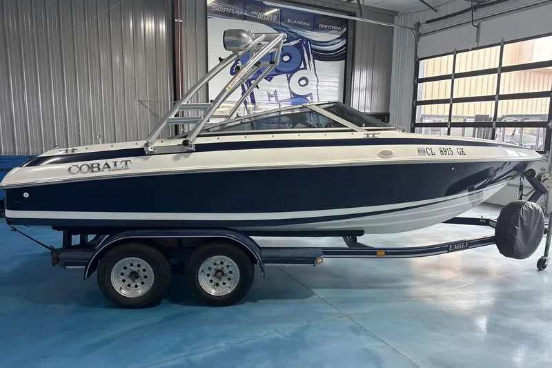 Slide: The Image of 1997 Cobalt 200 boat on trailer in indoor showroom. - 7