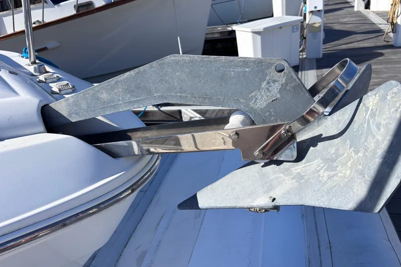 Slide: The Image of Anchor on a 2007 Rinker EX 370 boat, docked at a marina. - 19