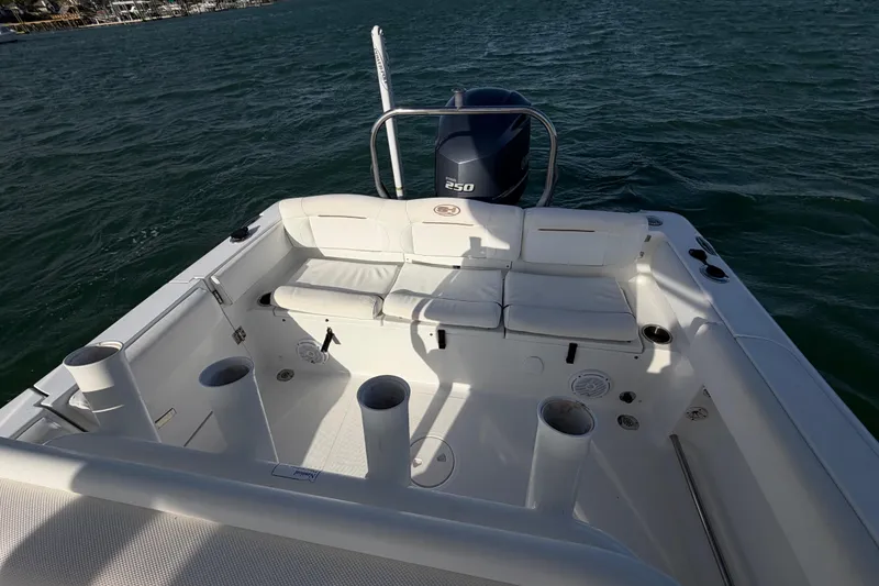 Slide: The Image of 2018 Sea Hunt Ultra 235 SE boat interior with seating and Yamaha 250 engine. - 40