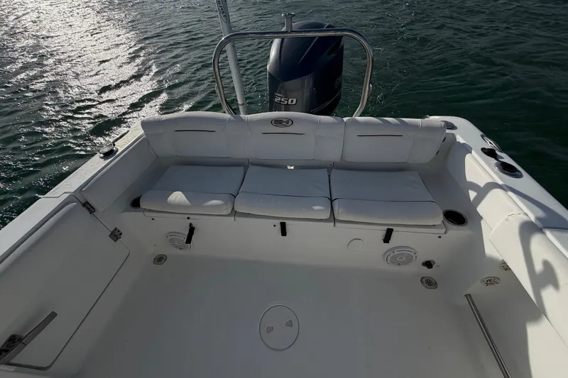 Slide: The Image of 2018 Sea Hunt Ultra 235 SE boat with cushioned seating and Yamaha outboard motor. - 49
