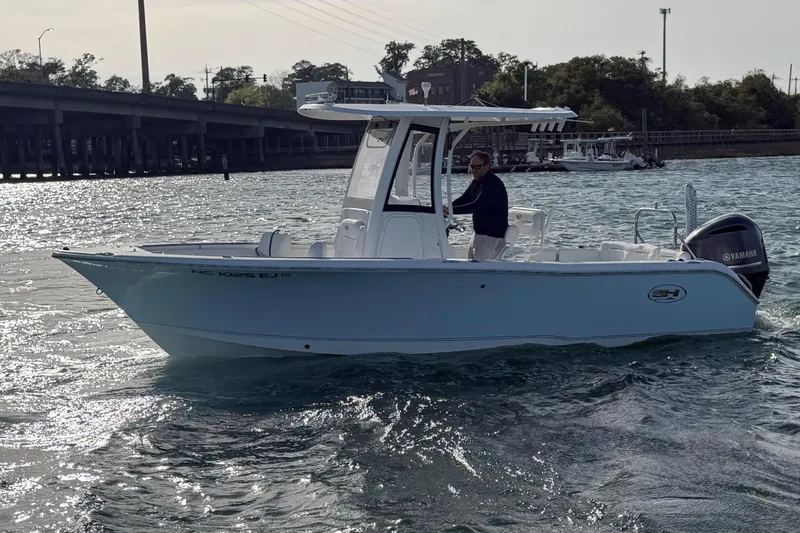 Slide: The Image of 2018 Sea Hunt Ultra 235 SE boat cruising on a sunny day with Yamaha engine. - 8