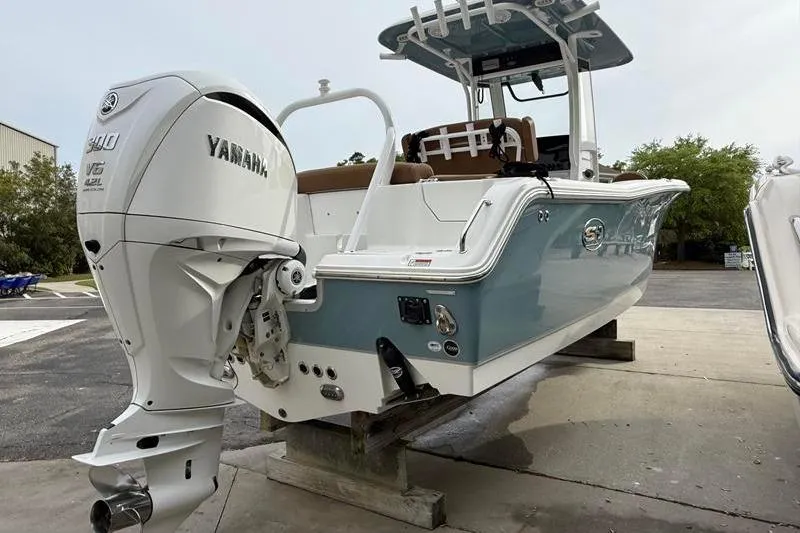 Slide: The Image of 2023 Sea Hunt Ultra 255 SE boat with Yamaha engine on display. - 3