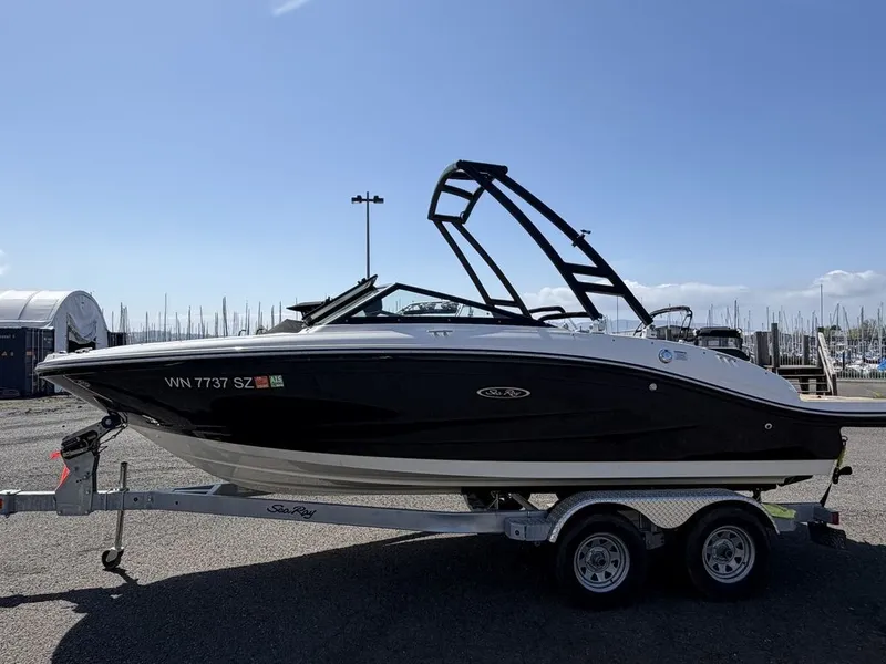 Slide: The Image of Sea Ray SPX 190 2022 - 4