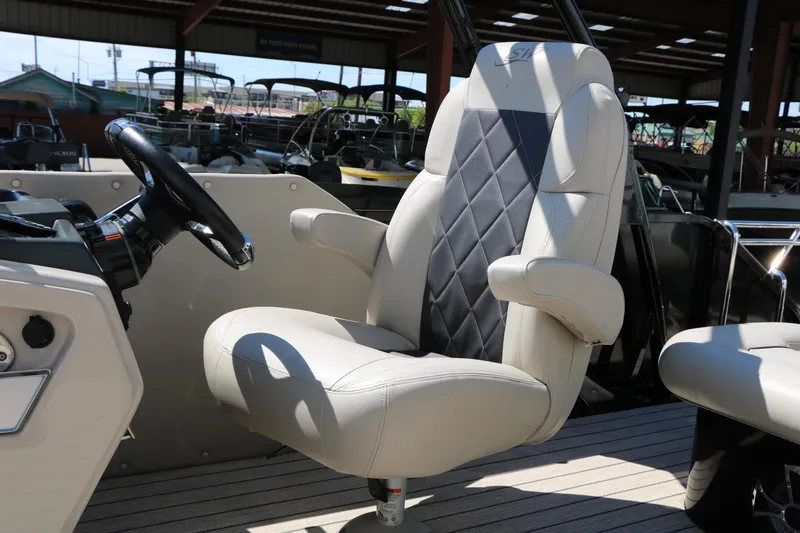 Slide: The Image of Captain's chair on 2021 Silver Wave 2410 SW5 JS boat, featuring diamond-stitched upholstery. - 37